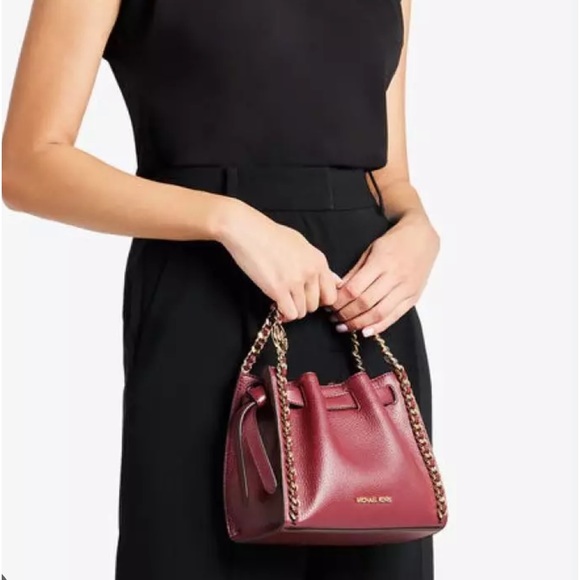 MICHAEL KORS MINA Small Belted
Chain Crossbody bag DARK CHERRY
COLOR - Picture 2 of 16